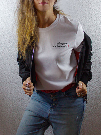 T-shirt bio unisexe : Allez jouer sur l'autoroute / Blanc ou Gris