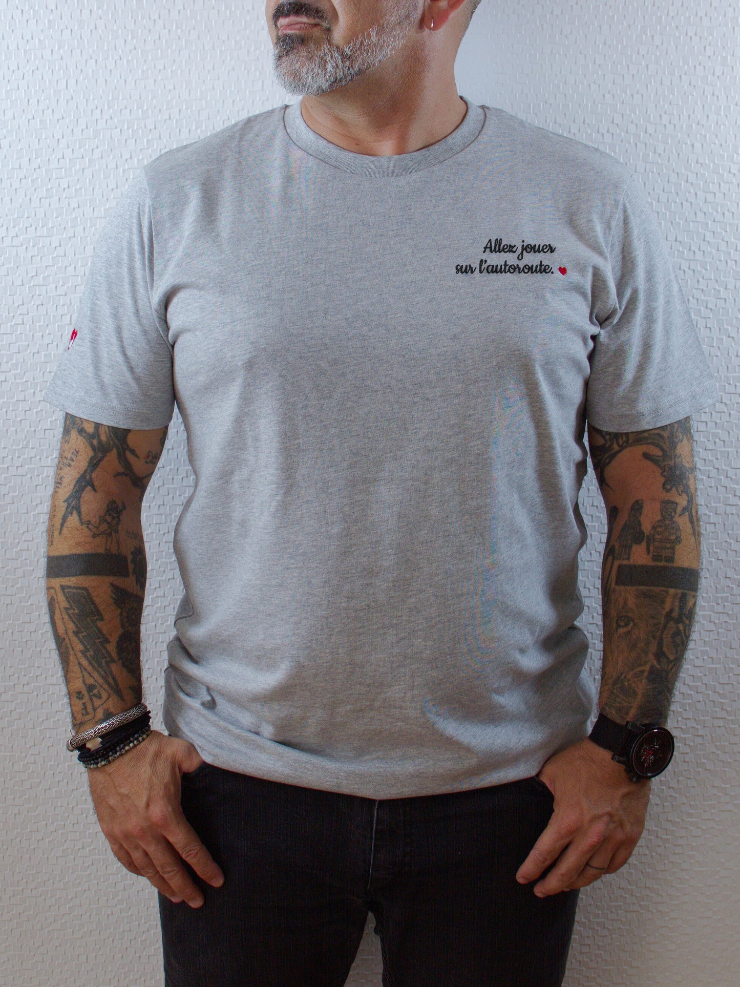 T-shirt bio unisexe : Allez jouer sur l'autoroute / Blanc ou Gris